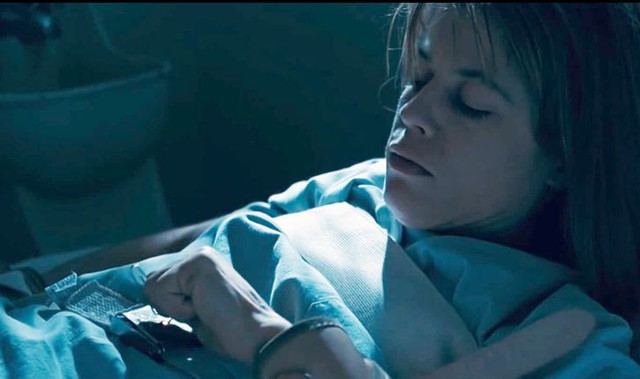 Linda Hamilton mở ổ khóa bằng ghim trong Kẻ hủy diệt 2