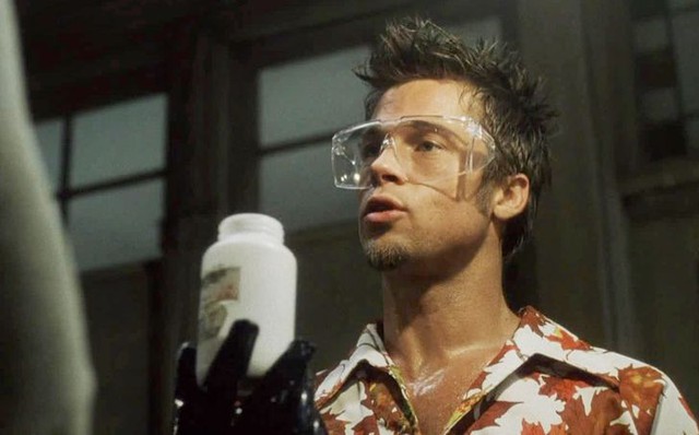 Brad Pitt và Edward Norton học làm xà phòng cho Fight Club